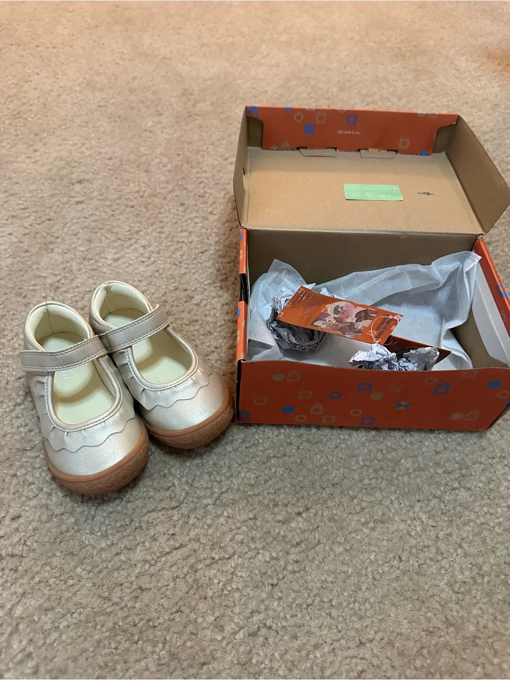 OOMPHIES Amina Gold Mary Jane Shoes Toddler Girl Size 7 EUC